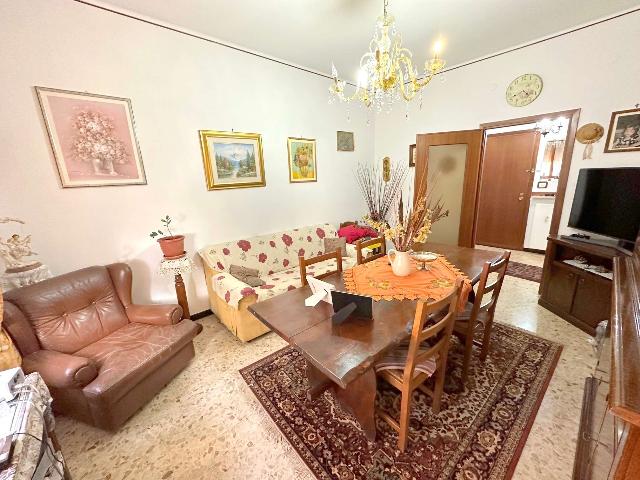 4-room flat in Via Manzoni 86, Novi Ligure - Photo 1