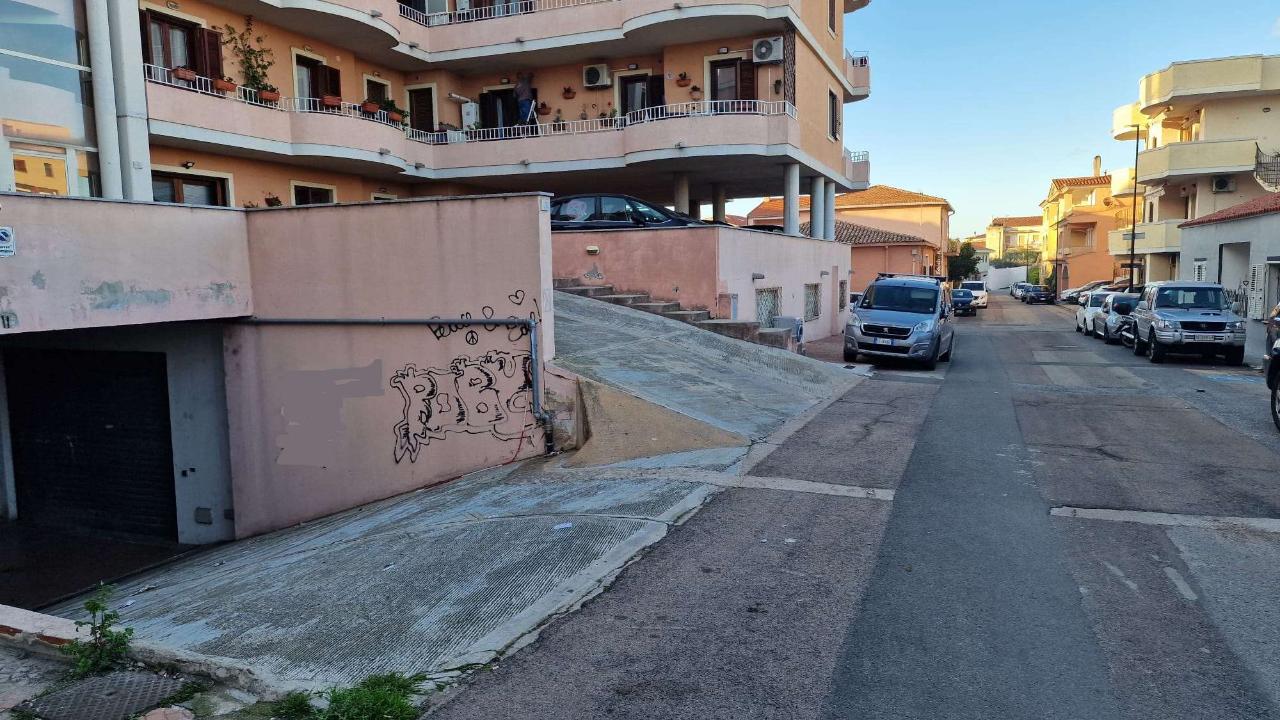 Magazzino in Via Cilea  3, Olbia, {3} - Foto 1