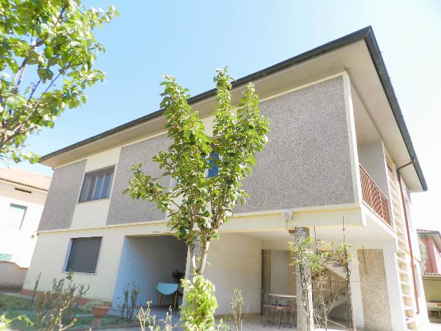 4-room flat in Via delle Ville 3136, Lucca - Photo 1