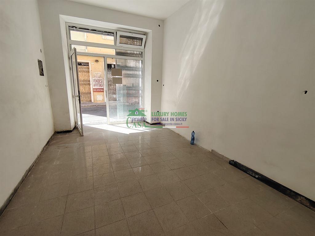 Locale commerciale in Via Attilio Regolo, Comiso, {3} - Foto 1
