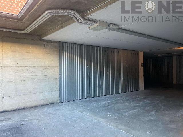 Garage - Parking slot in {3}, - Photo 1