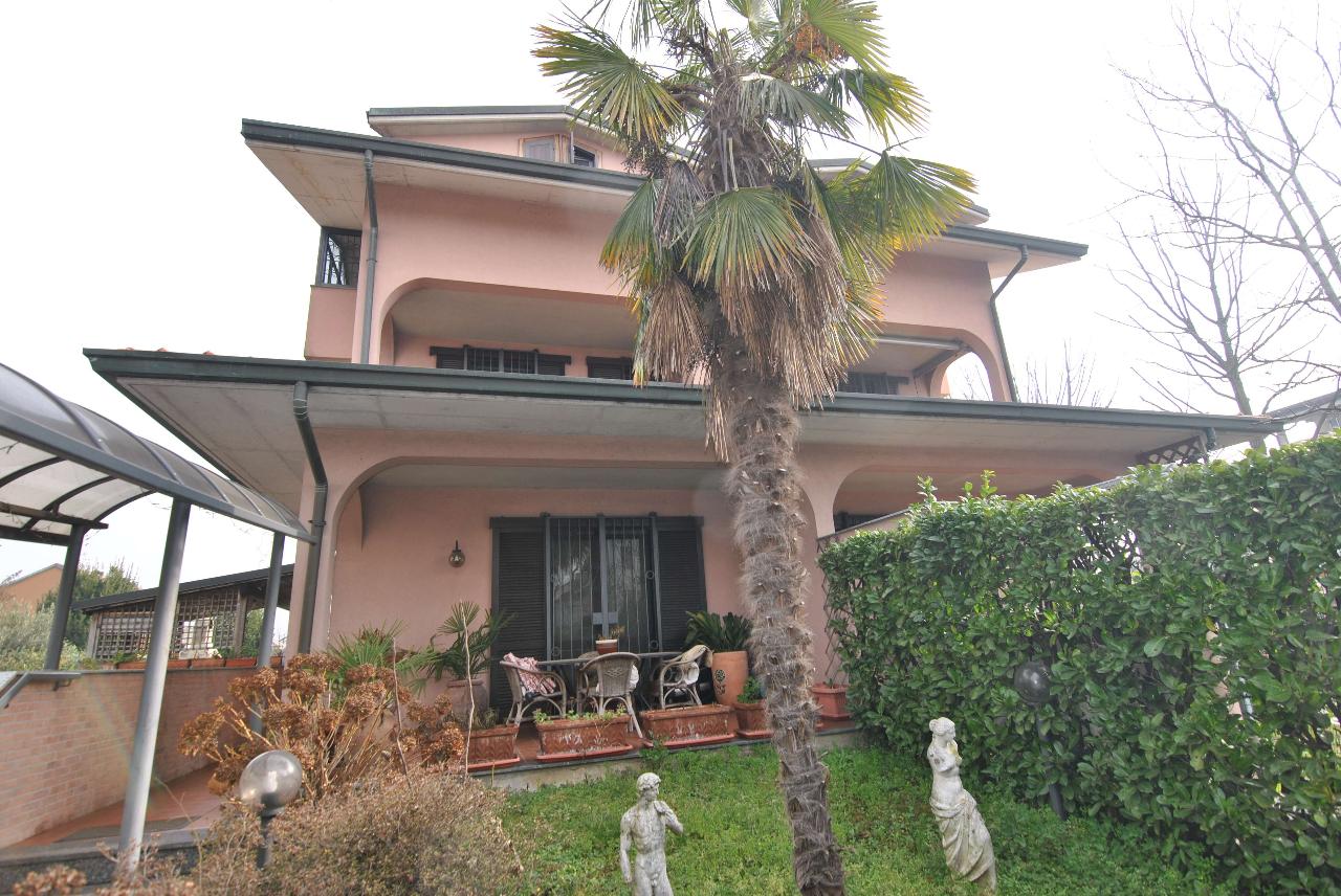 Villa bifamiliare in vendita a Brugherio