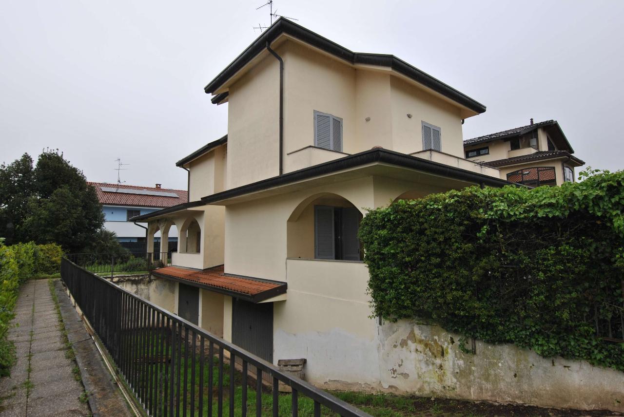 Villa bifamiliare in vendita a Macherio