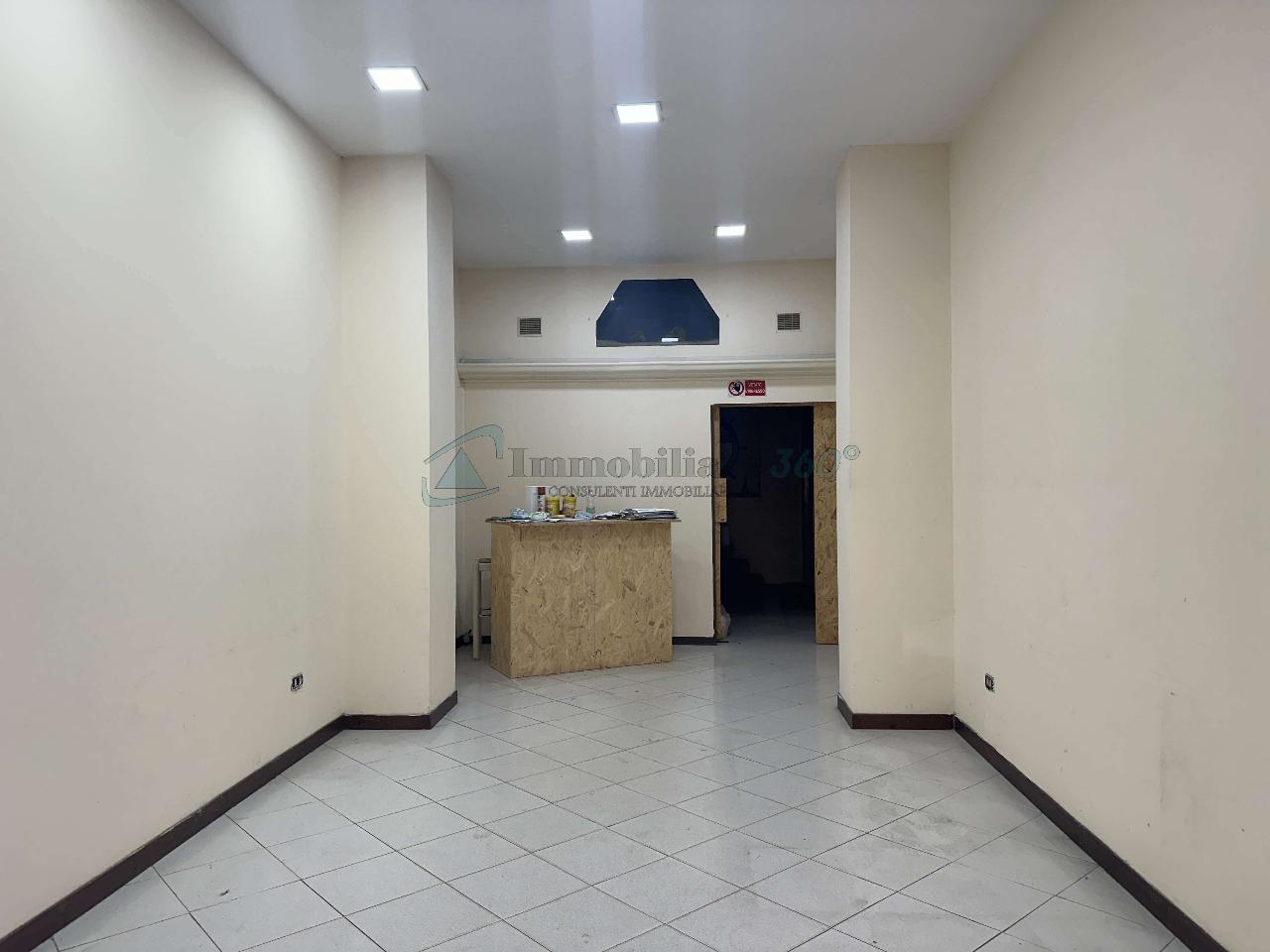 Magazzino in Via Pasquale Rossi 46, Cosenza, {3} - Foto 2