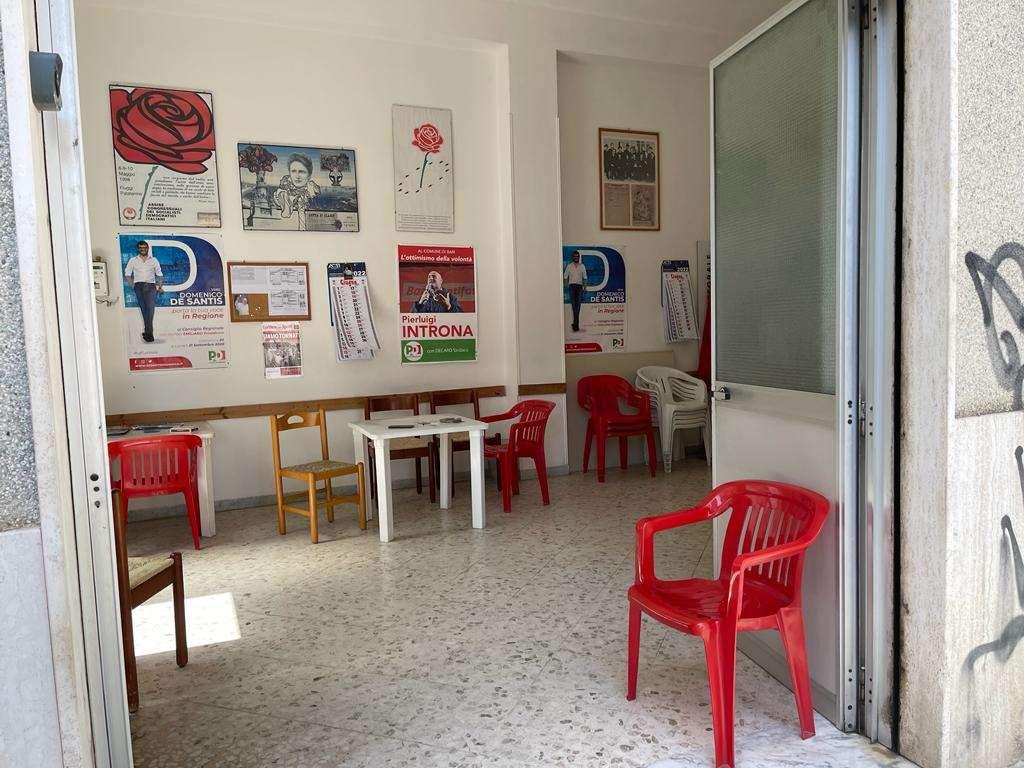 Negozio in Via Enrico Nannei 25, Bari, {3} - Foto 2