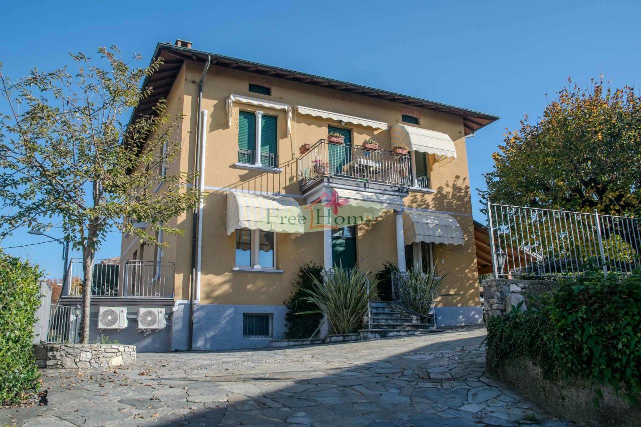 Villa bifamiliare in vendita a Gavirate
