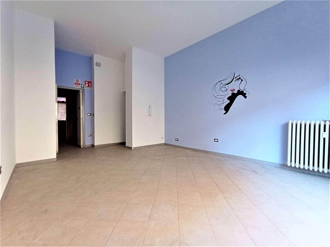 Negozio in Via Testore 26, Alessandria - Foto 1