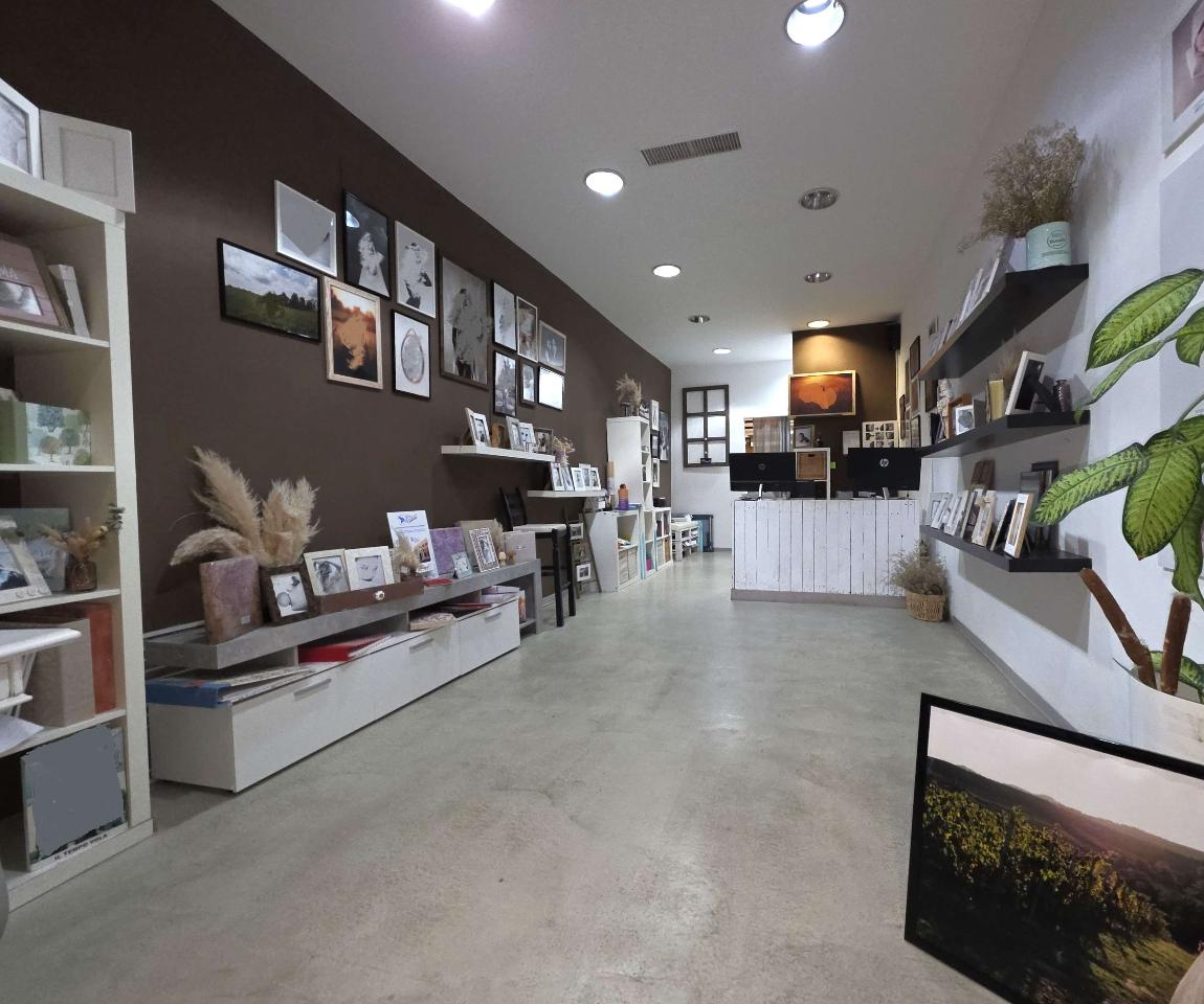 Negozio in Via dei Martiri 31, Alessandria, {3} - Foto 2