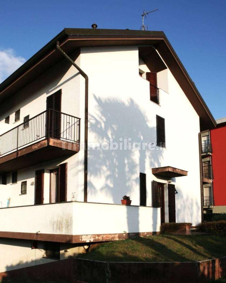Villa bifamiliare in vendita a Lurago D'Erba