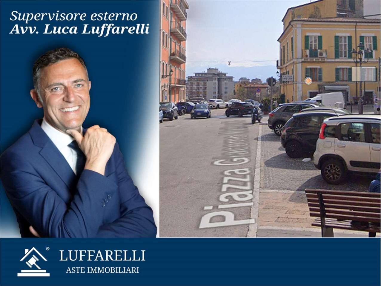 Negozio in Piazza Giacomo Matteotti, Chieti - Foto 1