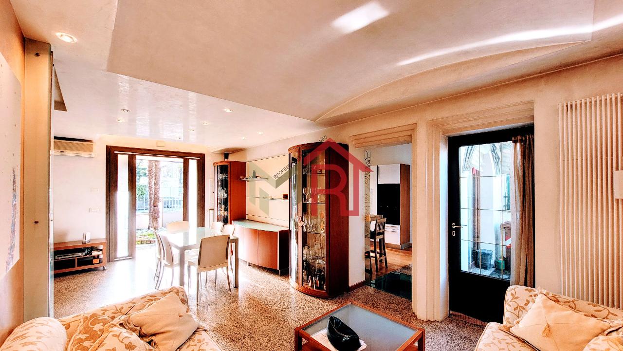 Villa bifamiliare in vendita a Pordenone