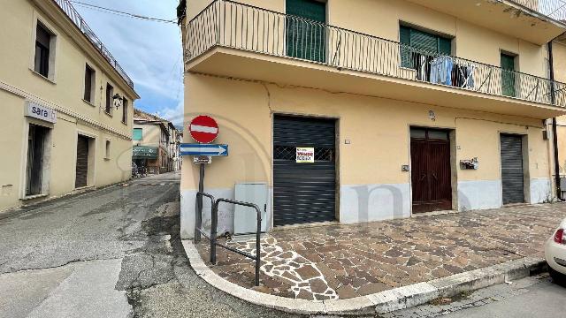 Shop in {3}, Piazza San Tommaso d'Aquino 1 - Photo 1