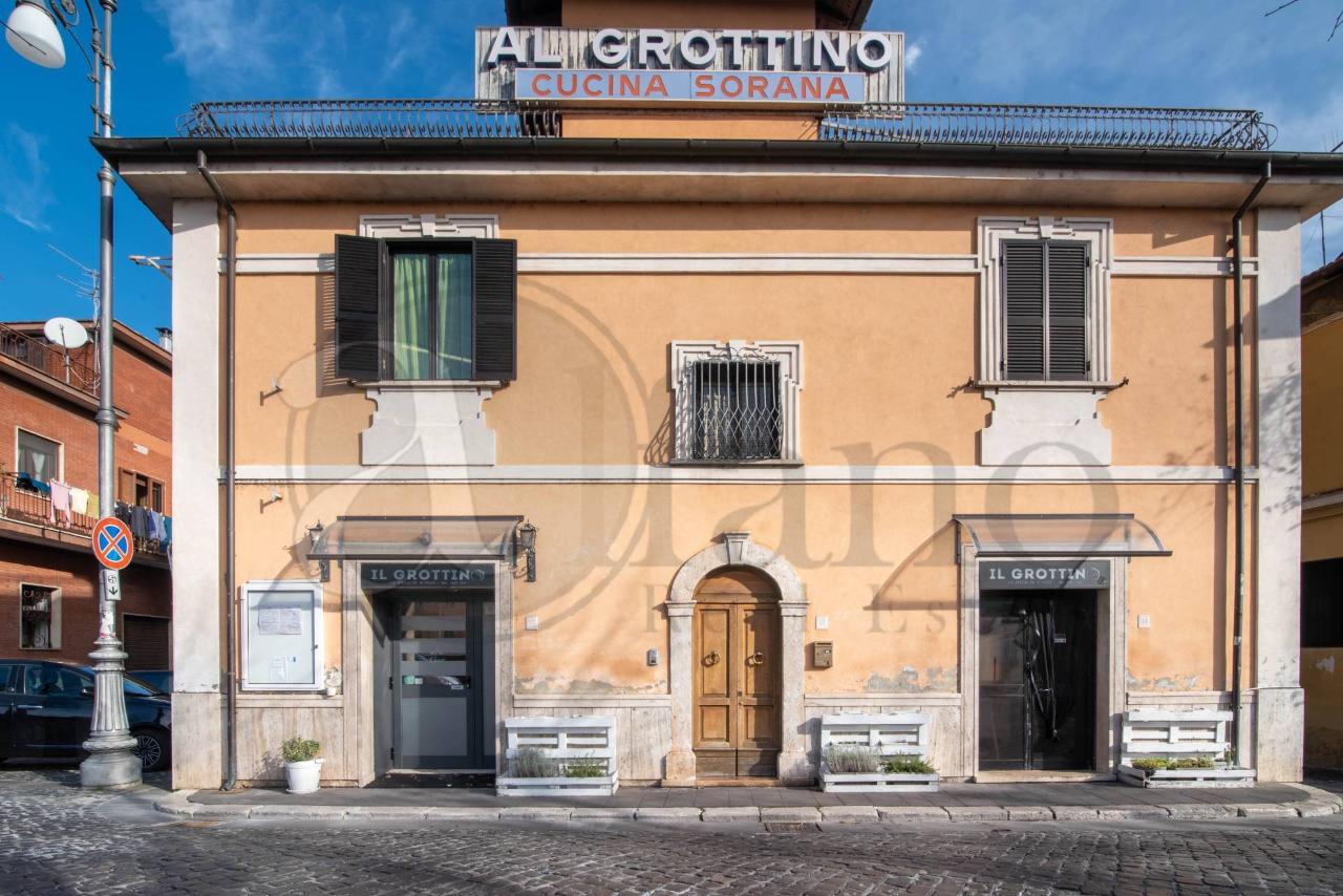 Esercizio commerciale in Via Lungoliri Rosati 13/17, Sora - Foto 1