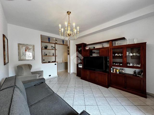 2-room flat in Via Monte Cengio 10, Varese - Photo 1