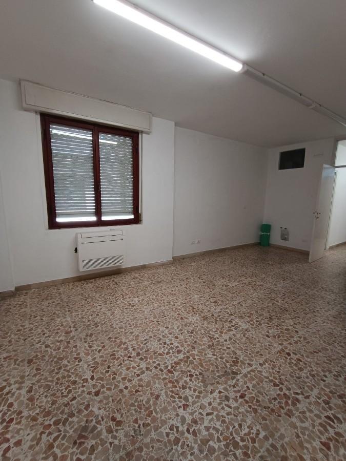 Ufficio in , Massa, {3} - Foto 1