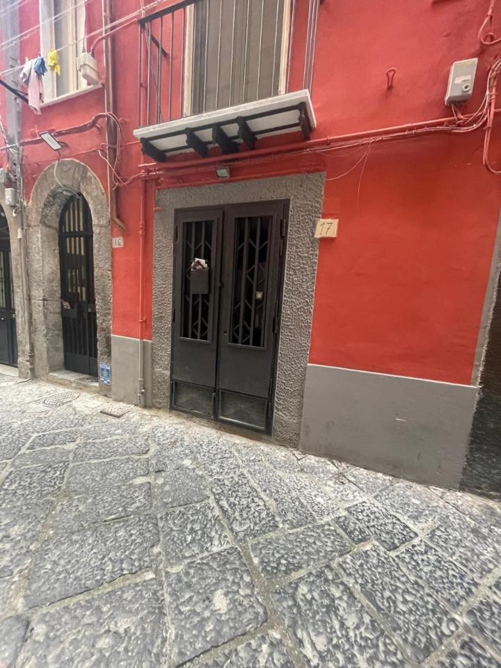 Negozio in Vico III Cisterna dell’Olio, Napoli, {3} - Foto 2