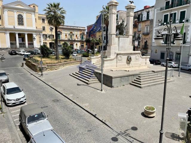 Quadrilocale in Piazza Ernesto Cesaro 17, Torre Annunziata - Foto 1