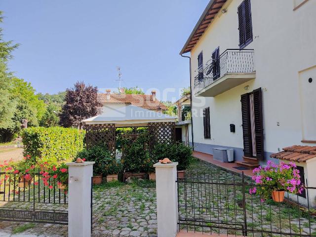 Terraced house in Frazione Ville, Terranuova Bracciolini - Photo 1