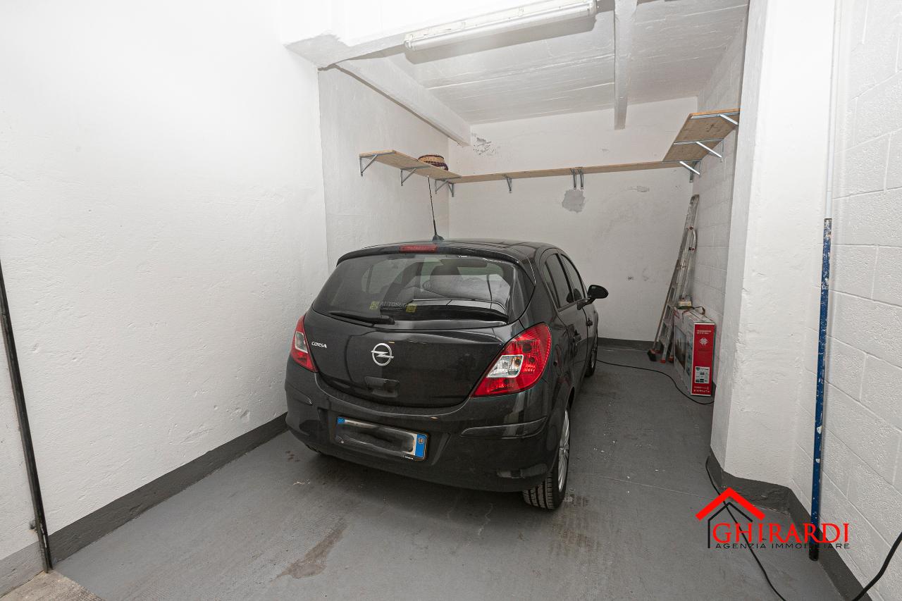 Parcheggio chiuso in Vico Chiuso Priano 7r, Genova, {3} - Foto 2