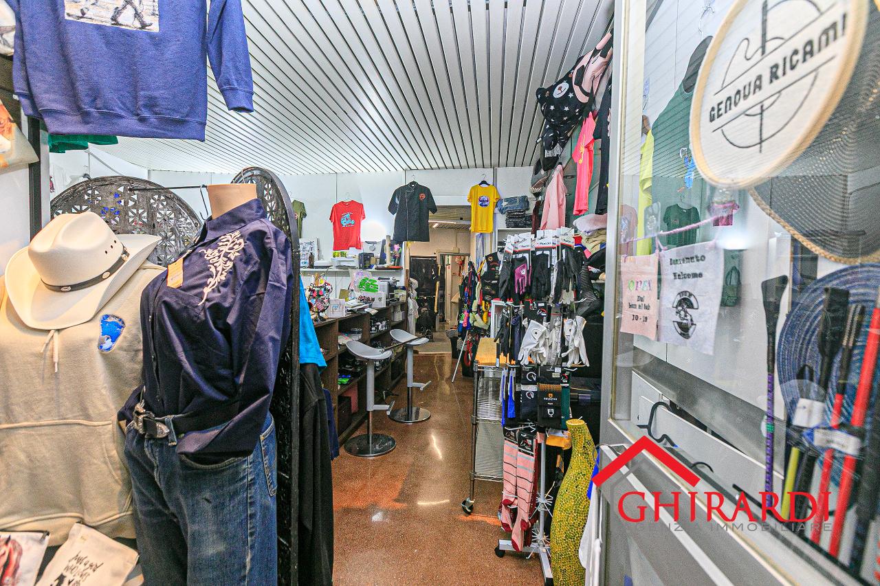 Abbigliamento in Vico Campetto   3/5 R, Genova, {3} - Foto 2