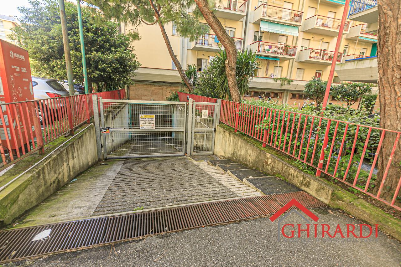 Parcheggio chiuso in Via Chiaravagna, Genova, {3} - Foto 2