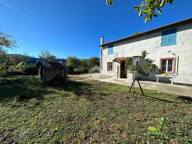 Detached house in Viale XXV Aprile 40, Sarzana - Photo 1