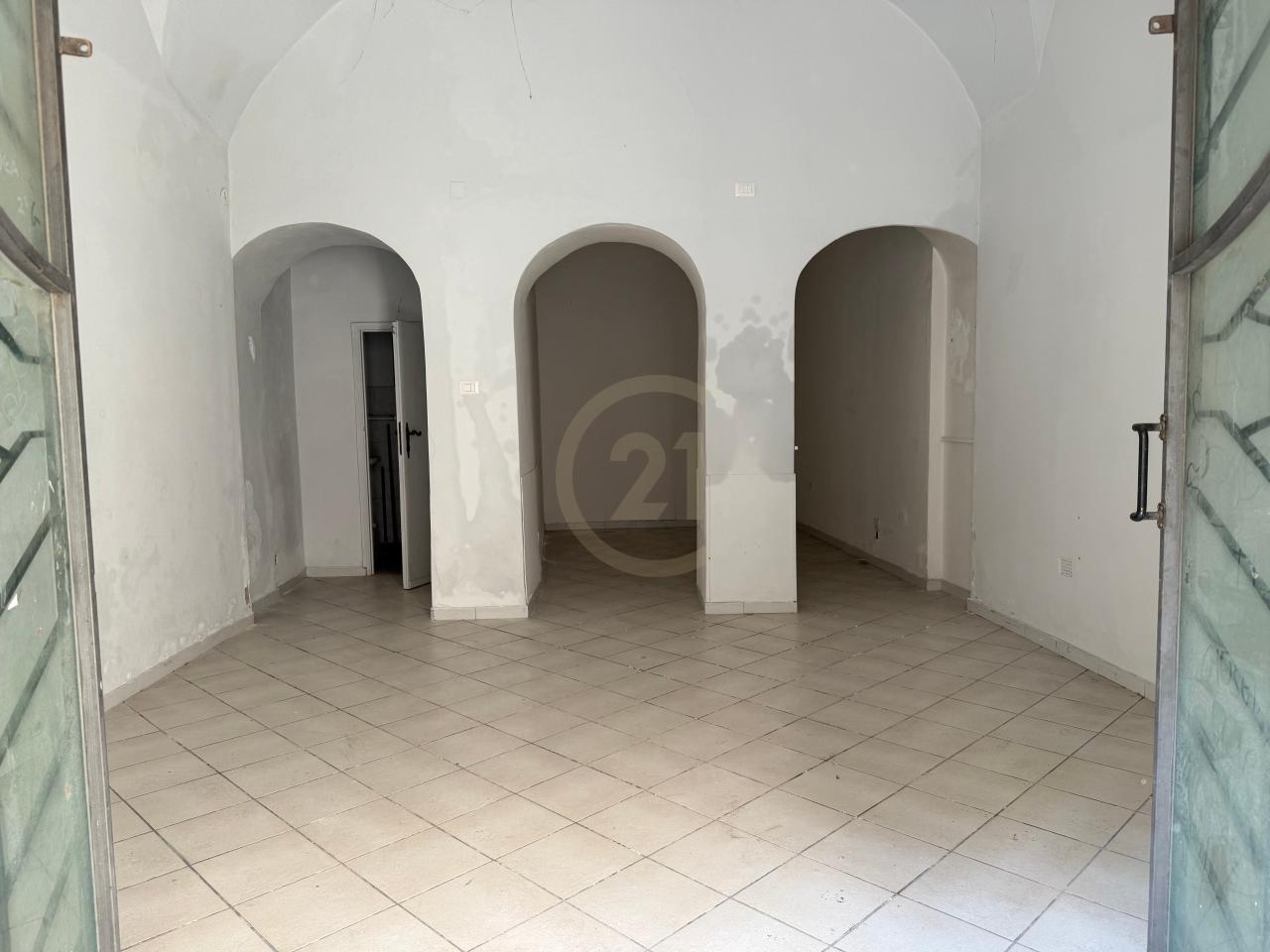 Palazzina commerciale in Via Vittorio Emanuele II 145, Acireale, {3} - Foto 1