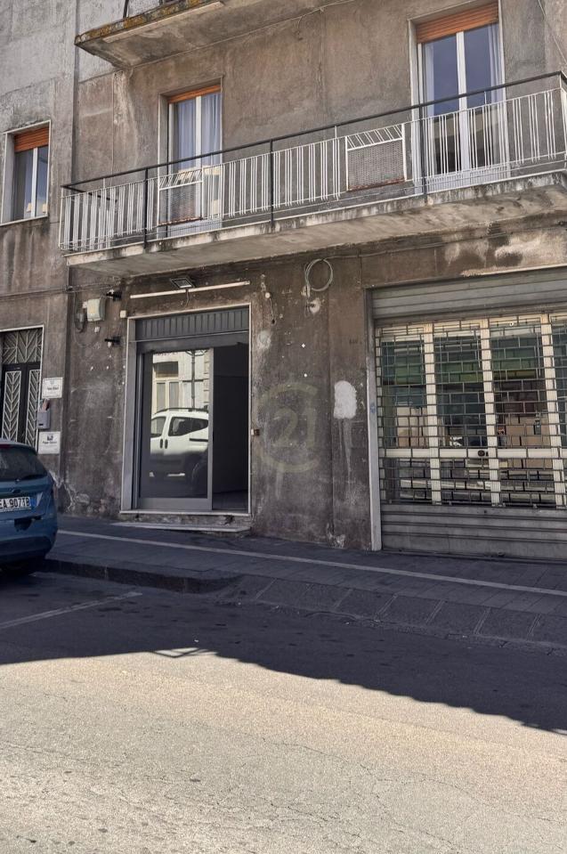 Palazzina commerciale in Via Vittorio Emanuele III 448, Belpasso, {3} - Foto 2
