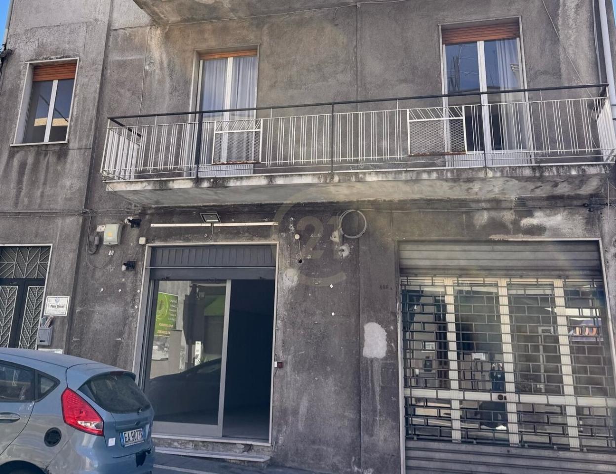 Palazzina commerciale in Via Vittorio Emanuele III 448, Belpasso, {3} - Foto 1