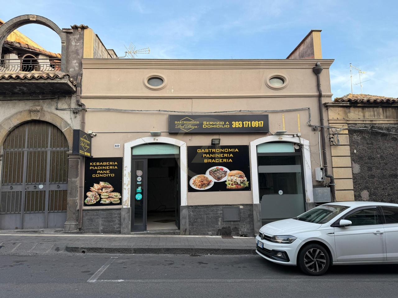 Palazzina commerciale in Via Vittorio Emanuele III 442, Belpasso, {3} - Foto 2