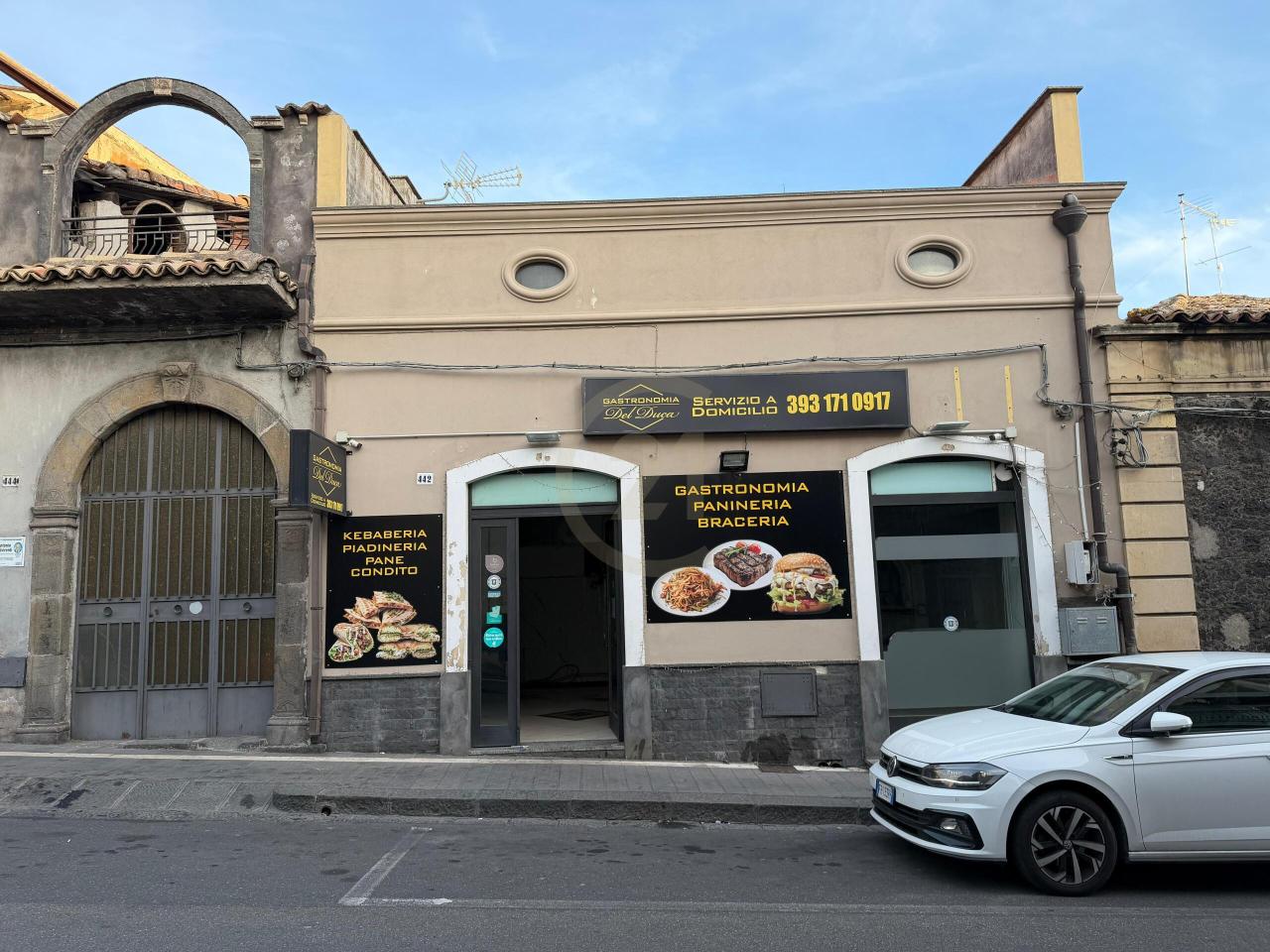 Palazzina commerciale in Via Vittorio Emanuele III 442, Belpasso, {3} - Foto 1