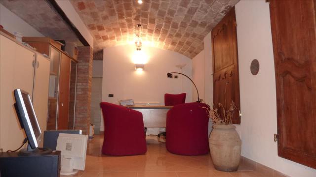 Business space in Via Camollia 114, Siena - Photo 1