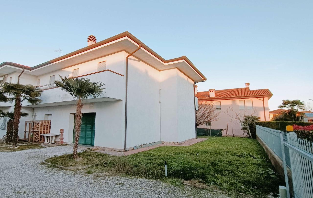 Villa bifamiliare in vendita a Costa Di Rovigo