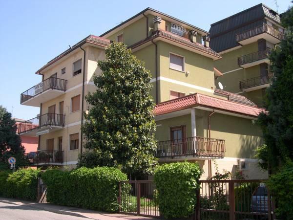 4-room flat in Via Gramsci 13, Opera - Photo 1