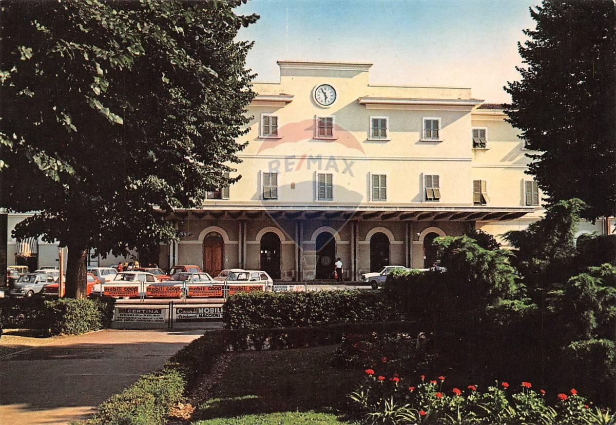 Esercizio commerciale in Piazza Don Minzoni 1, Empoli, {3} - Foto 2