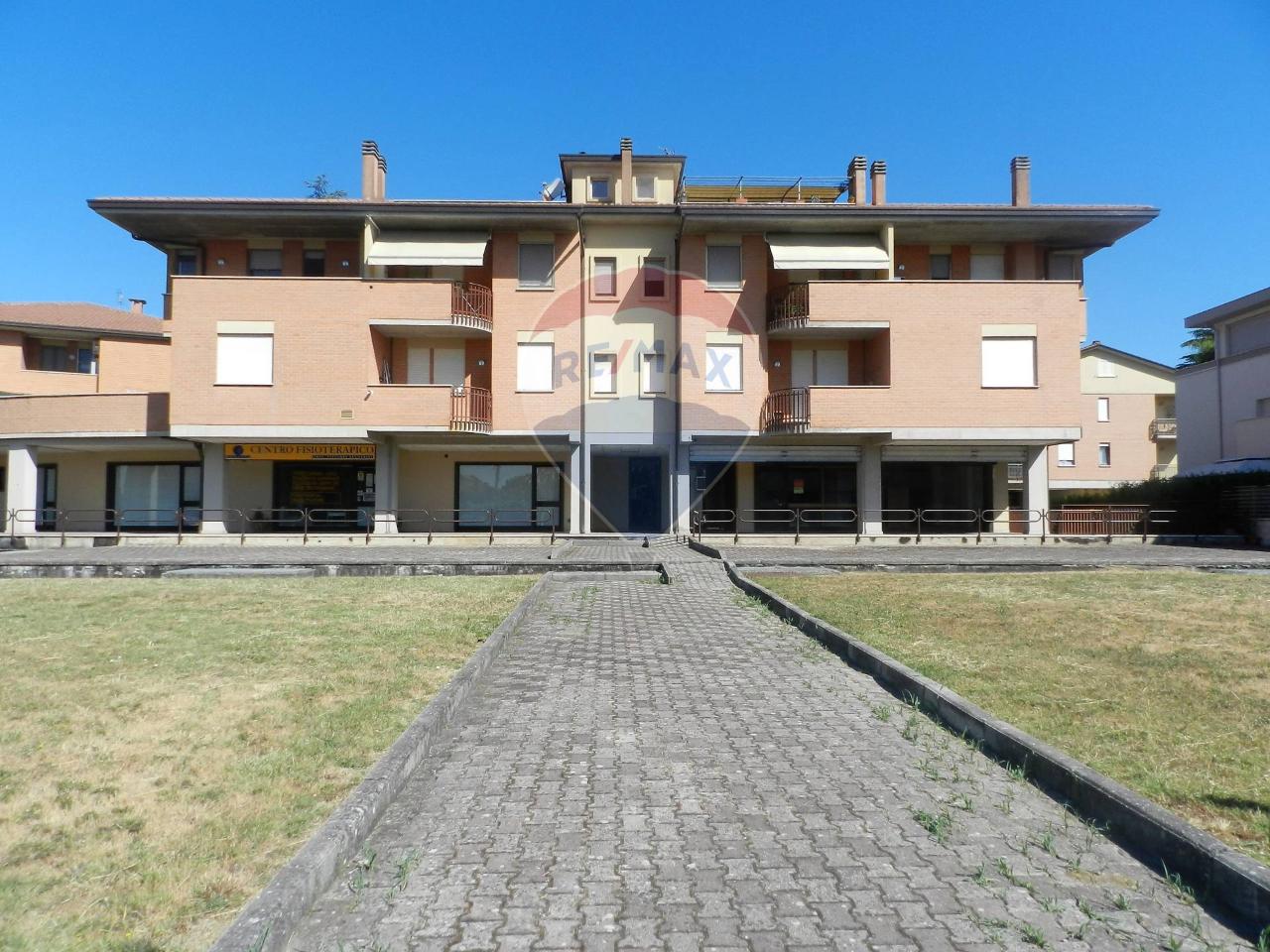 Negozio in Via Mecatti 21, Assisi - Foto 1