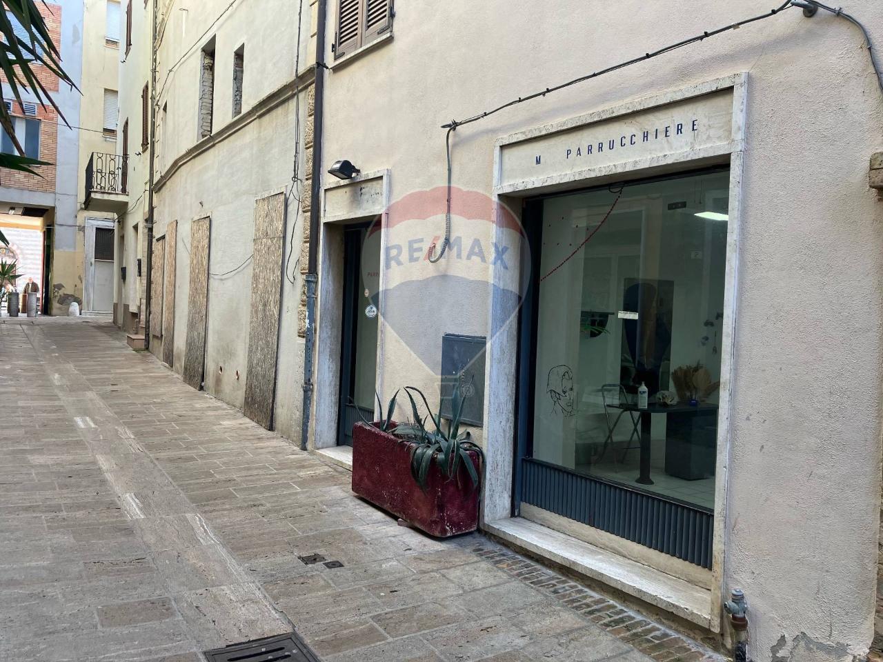 Negozio in vendita a Bastia Umbra
