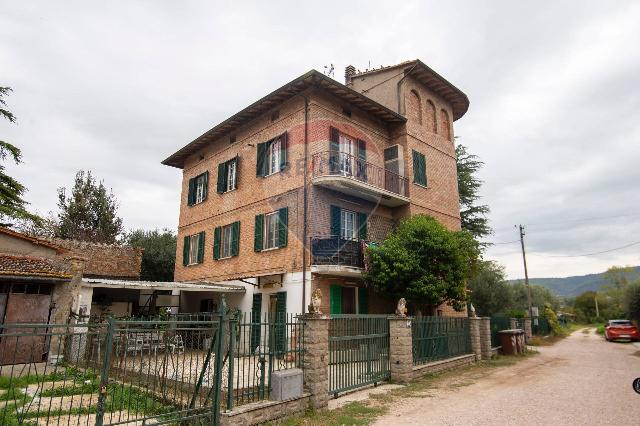 3-room flat in Strada Esterna Vicinale del Venturello 17, Deruta - Photo 1