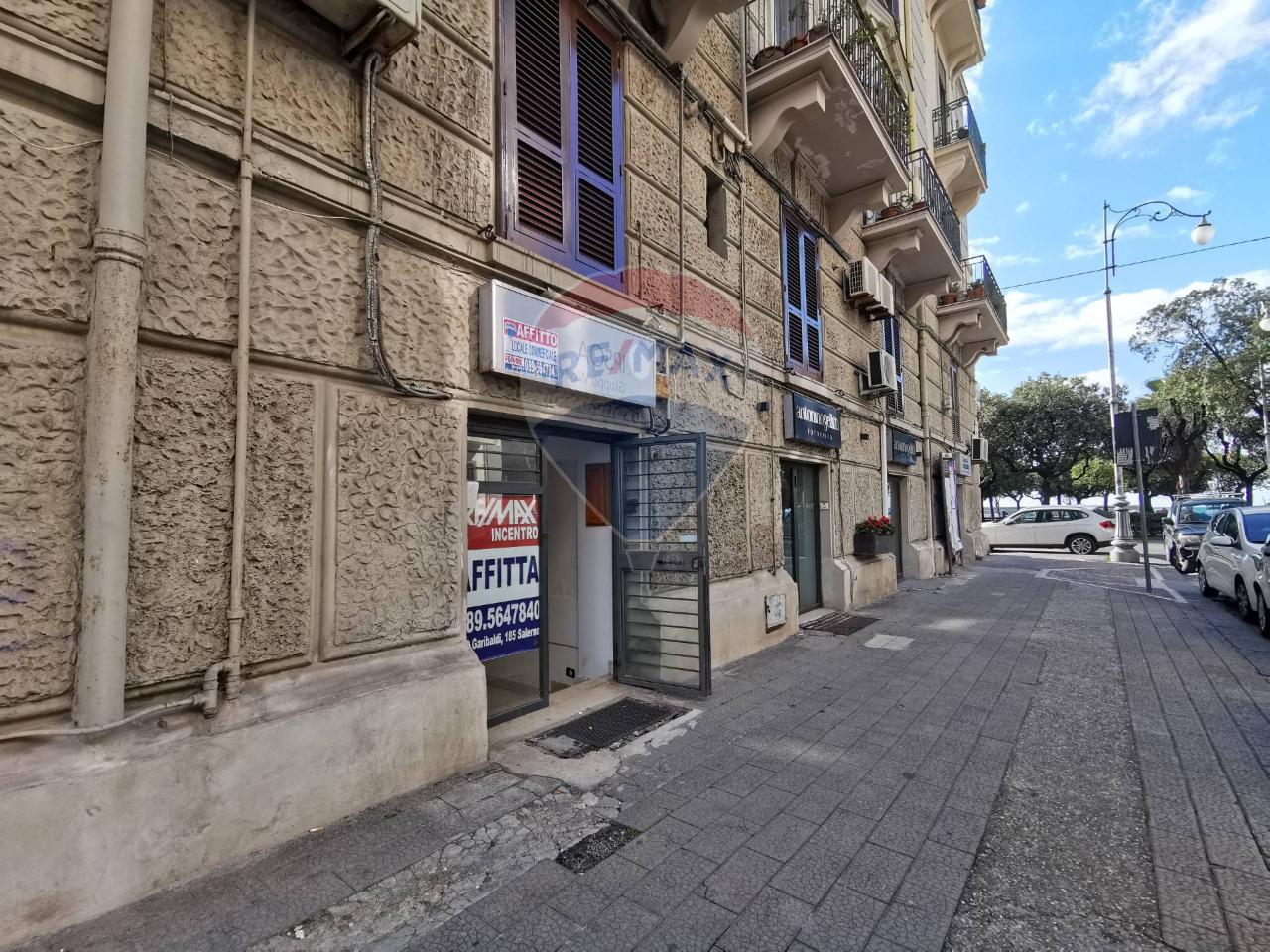Negozio in Via Arturo De Felice 4, Salerno - Foto 1