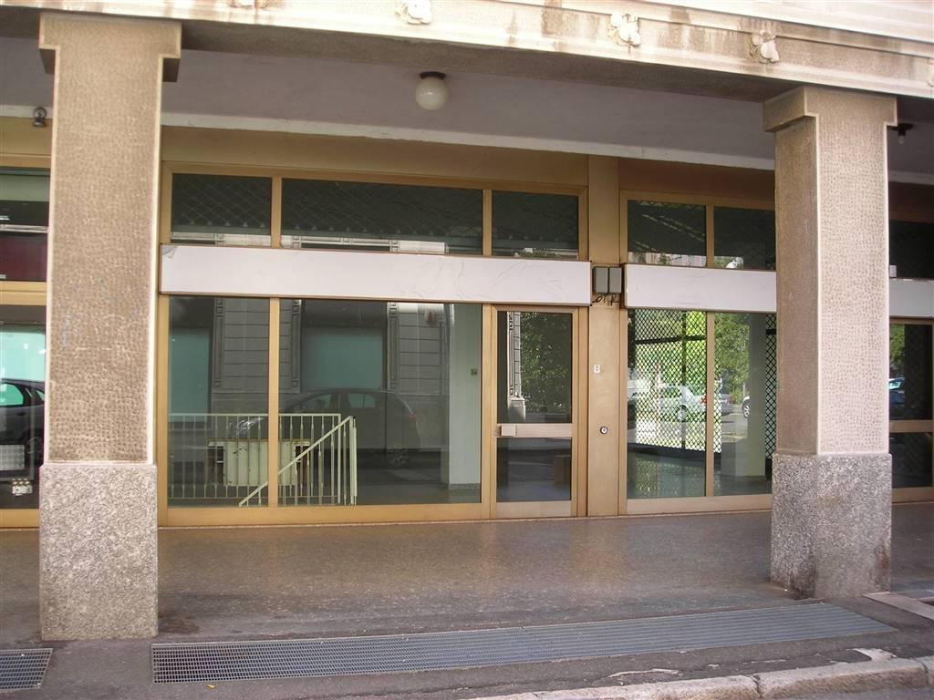 Negozio in Via C.Cattaneo, Busto Arsizio - Foto 1