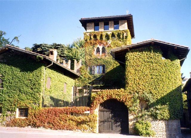 Castle in Via Cesare Battisti, Gorle - Photo 1