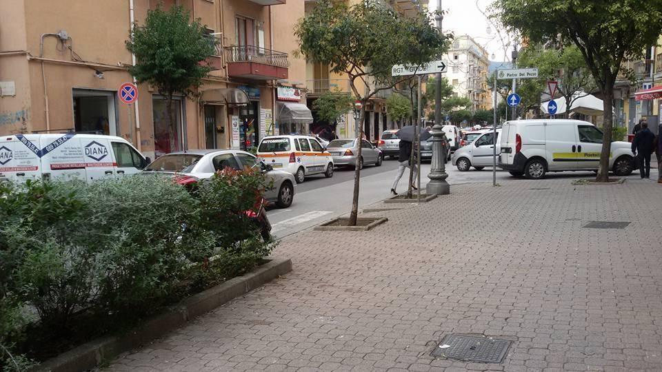 Negozio in Via Posidonia, Salerno - Foto 1