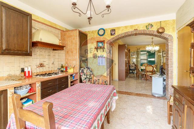 Vierzimmerwohnung in Via Santa Maria di Licodia 47, Belpasso - Foto 1