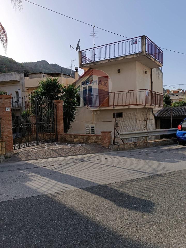 Casa indipendente in vendita a Santa Teresa Di Riva