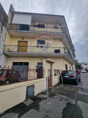 Vierzimmerwohnung in Via Giovani Boccaccio 17, Aci Sant'Antonio - Foto 1