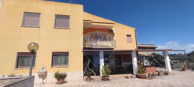 Mansion in Via Vitaliano Brancati 17, Caltagirone - Photo 1