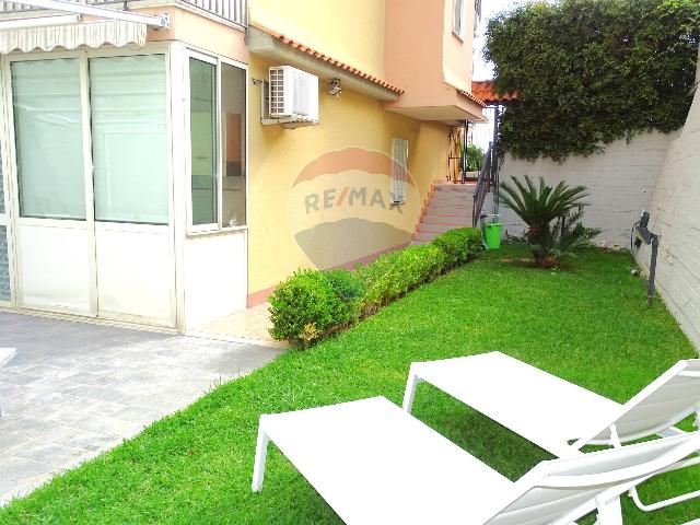 4-room flat in Via Ignazio Urso 9/a, Aci Catena - Photo 1