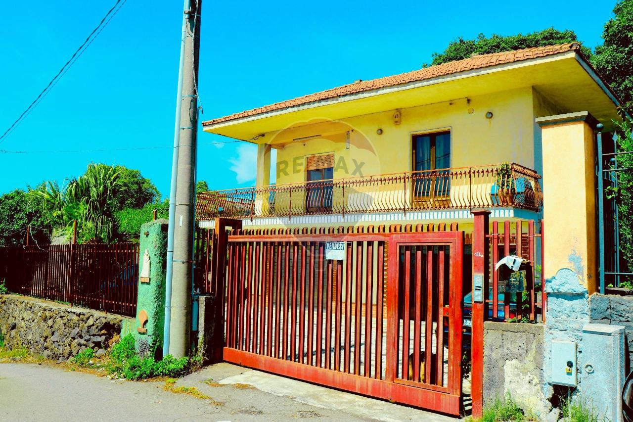 Villa in vendita a Piedimonte Etneo