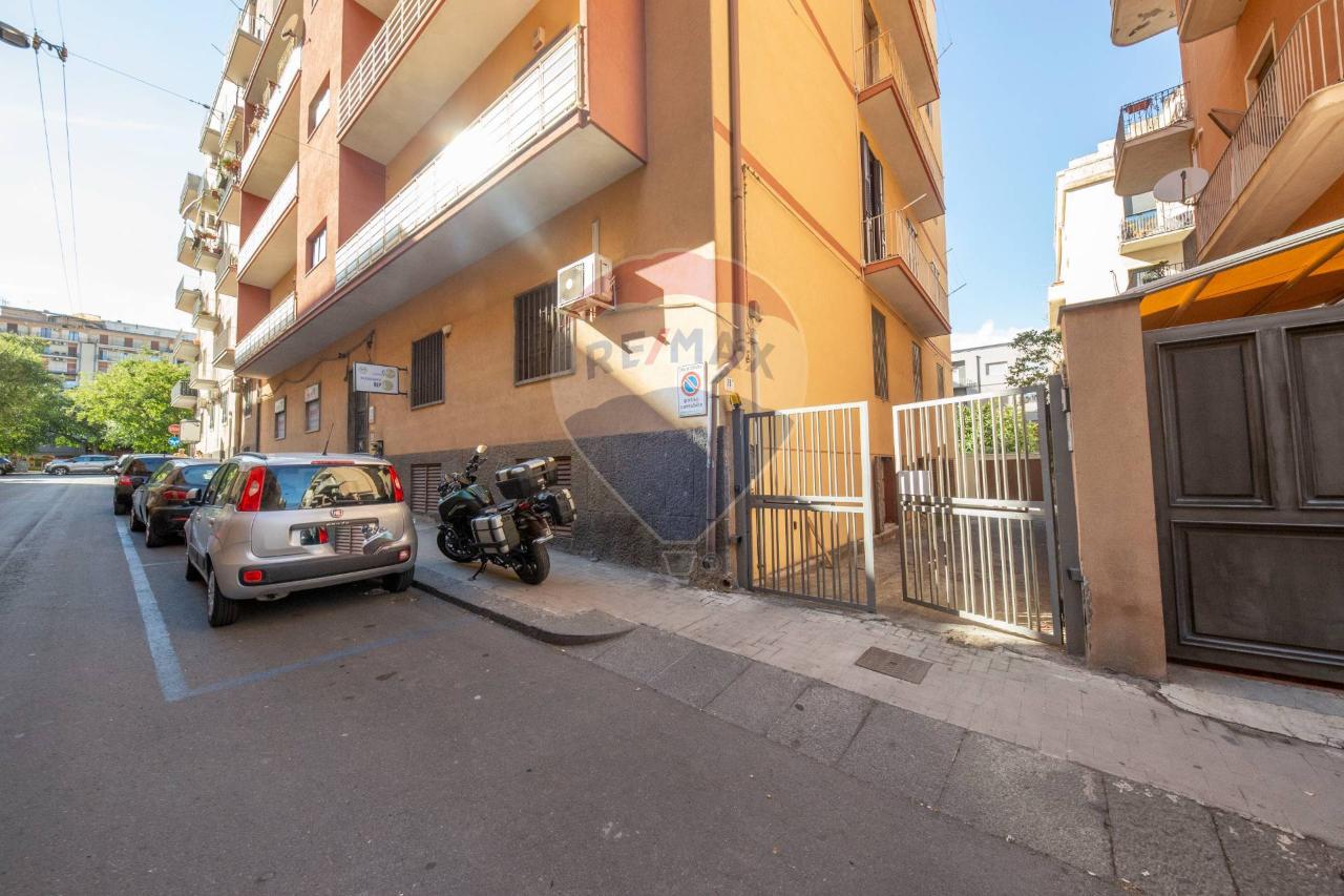 Negozio in Via Ughetti 70, Catania, {3} - Foto 2