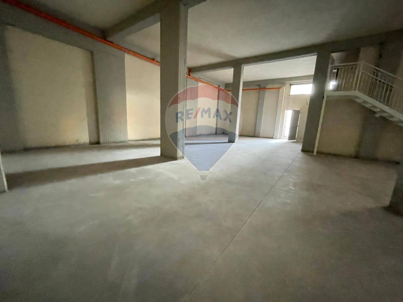 Negozio in Via: Luigi Capuana, Camporotondo Etneo, {3} - Foto 1